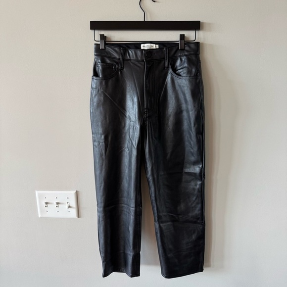 Abercrombie & Fitch - The Ankle Straight Ultra High Rise - Vegan Leather - Black - Picture 5 of 10
